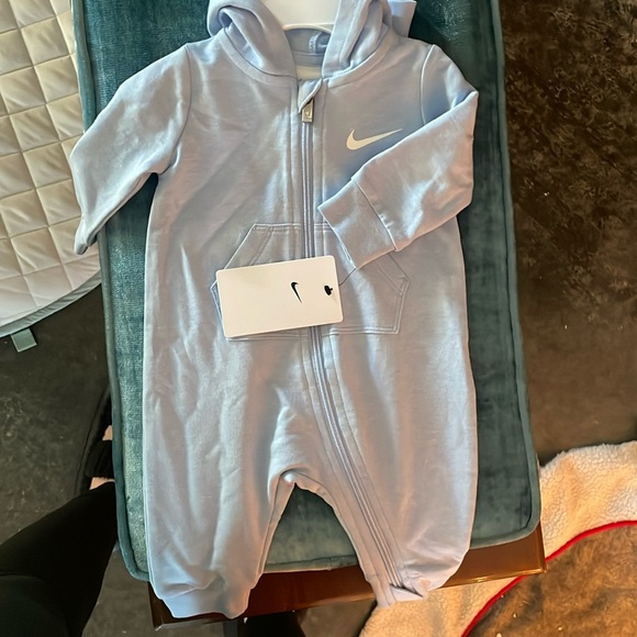 Nike Zipup - Picture 1 of 2